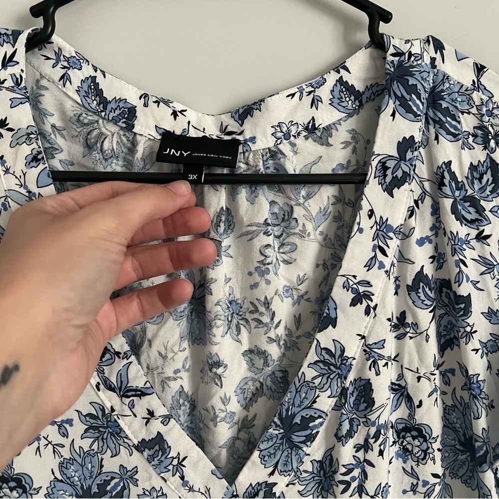 Jones New York Light Blue Floral V Neck Short Sleeve Blouse - Picture 5 of 5
